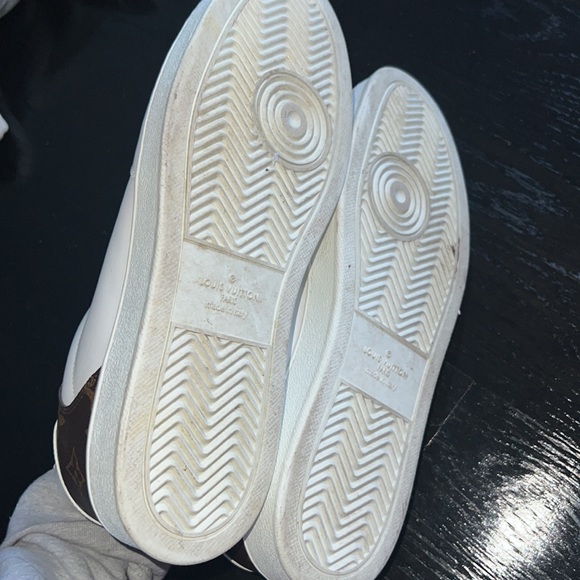 Men’s Louis Vuitton Sneakers - Picture 4 of 6